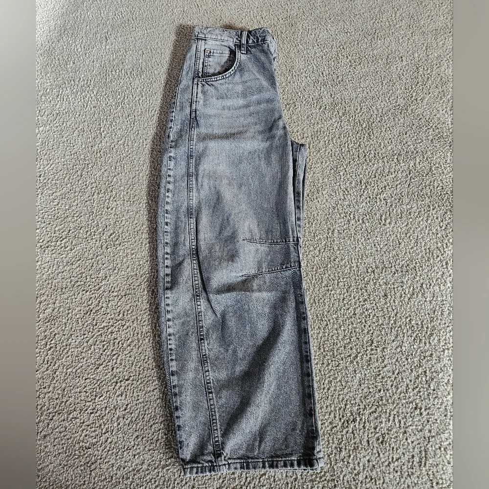 Free People Good Luck Barrel Jeans Mid Rise Distressed Relaxed Kismet 28 NWOT - Picture 7 of 15